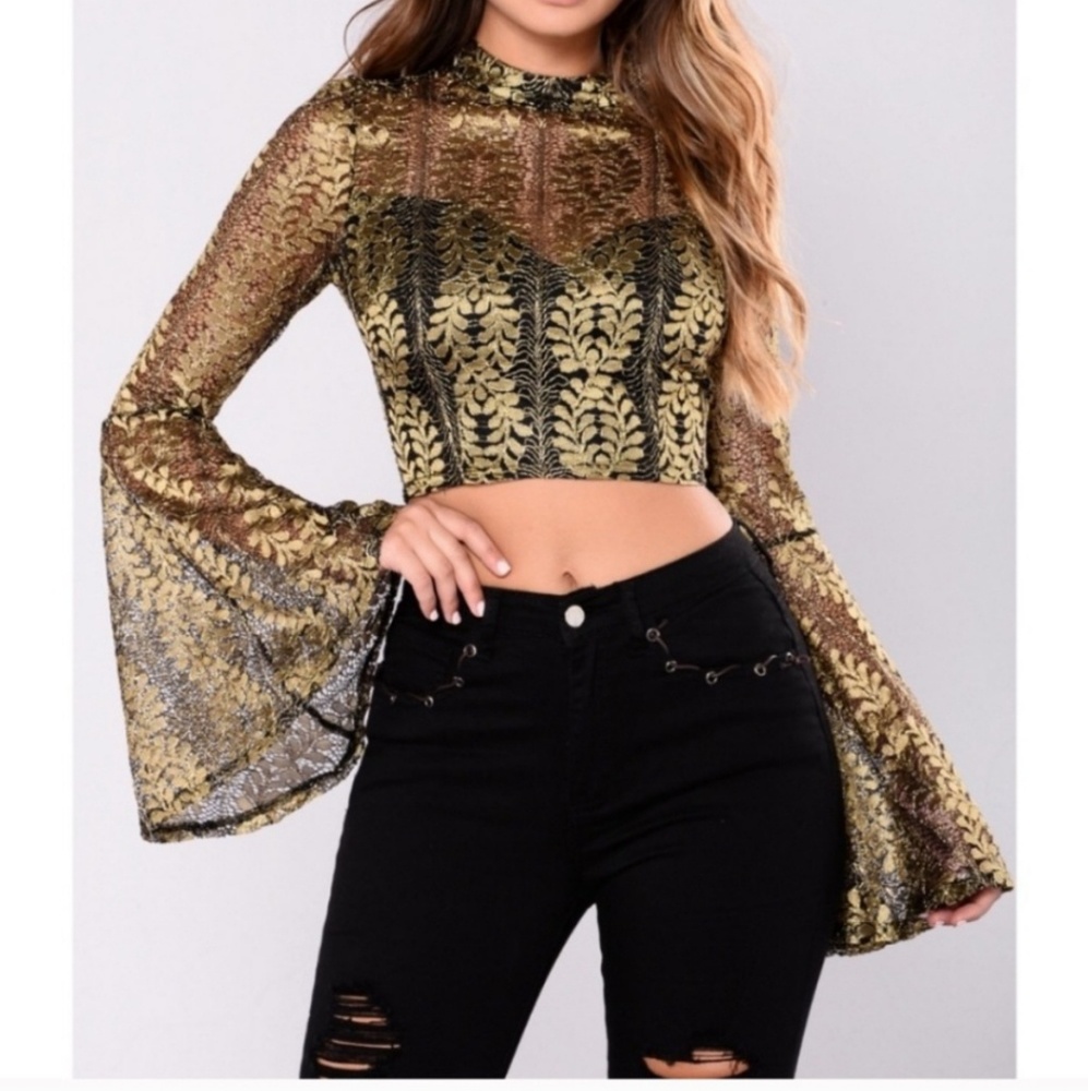 XL bell sleeve lace crop top
